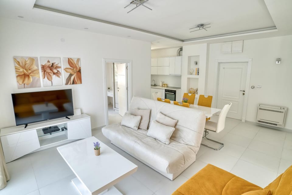 Kitchen or kitchenette, Living room, Seating area