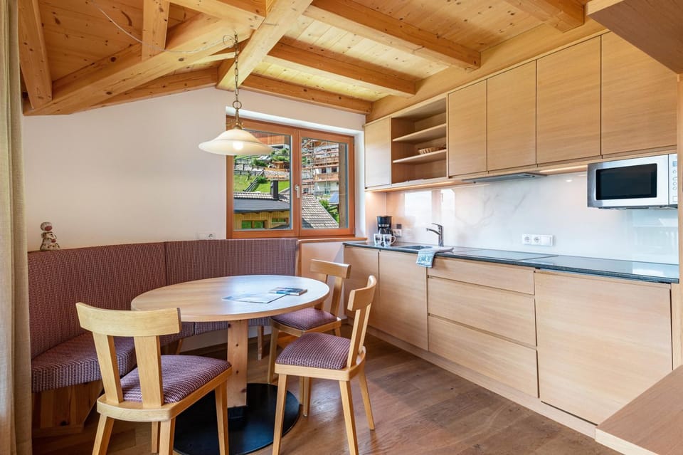 Property building, Kitchen or kitchenette, Living room