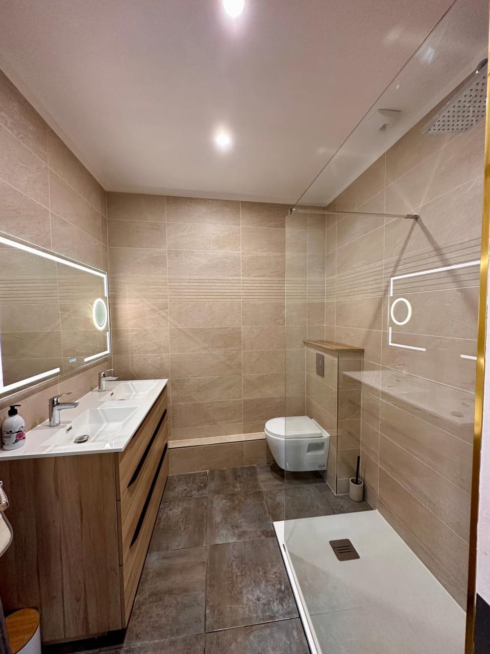 Shower, towels