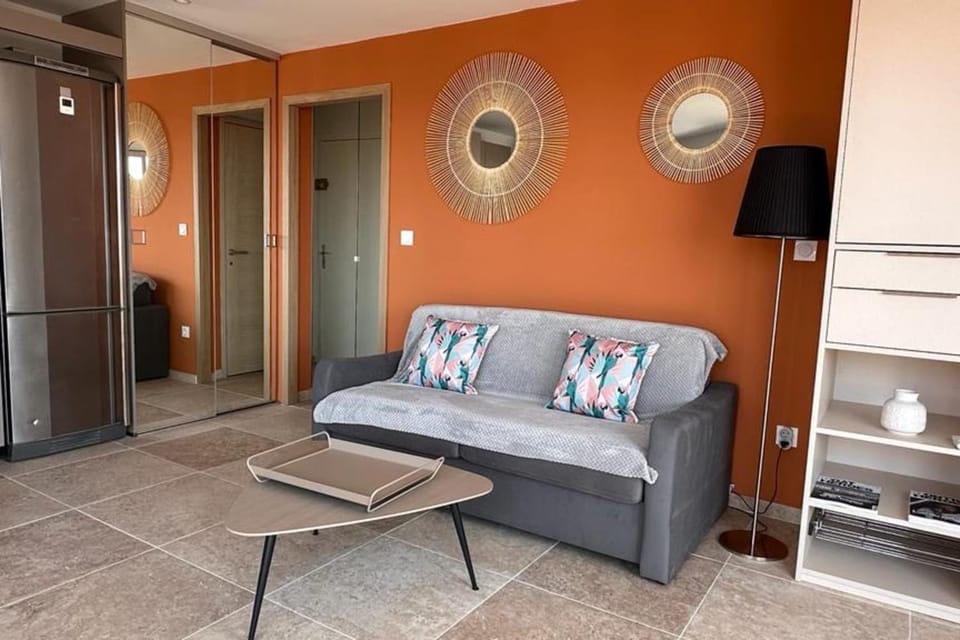 35m2 Sea View with Terrace beach by walk Apartment in Saint-Raphael