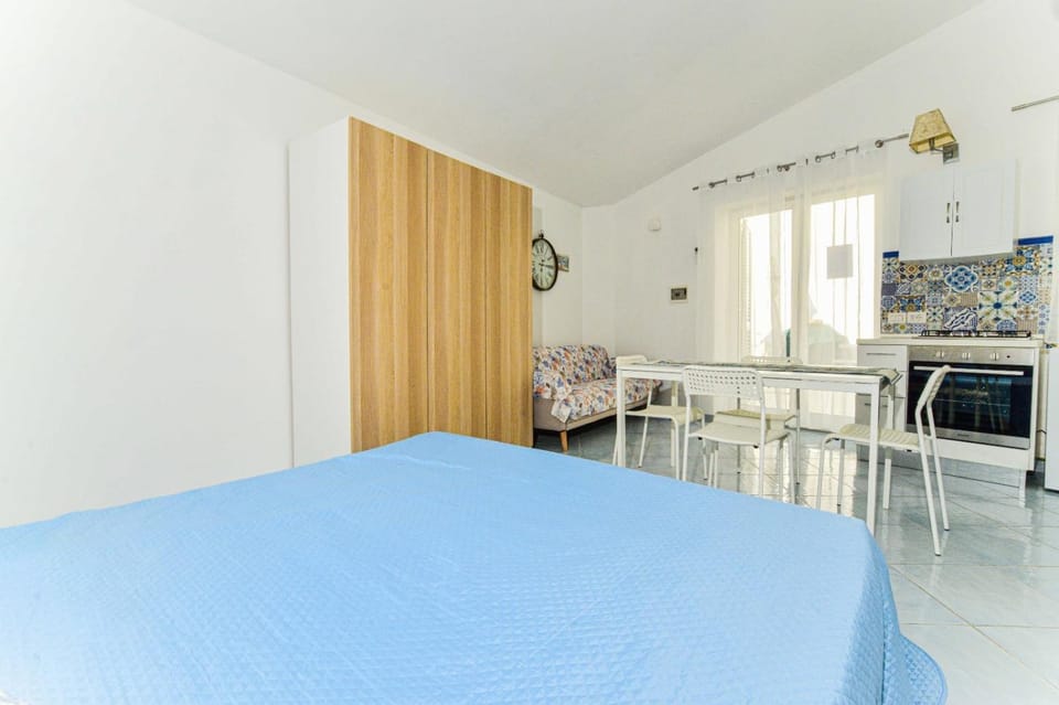 Bed, Kitchen or kitchenette, Living room, Photo of the whole room, Dining area, Bedroom