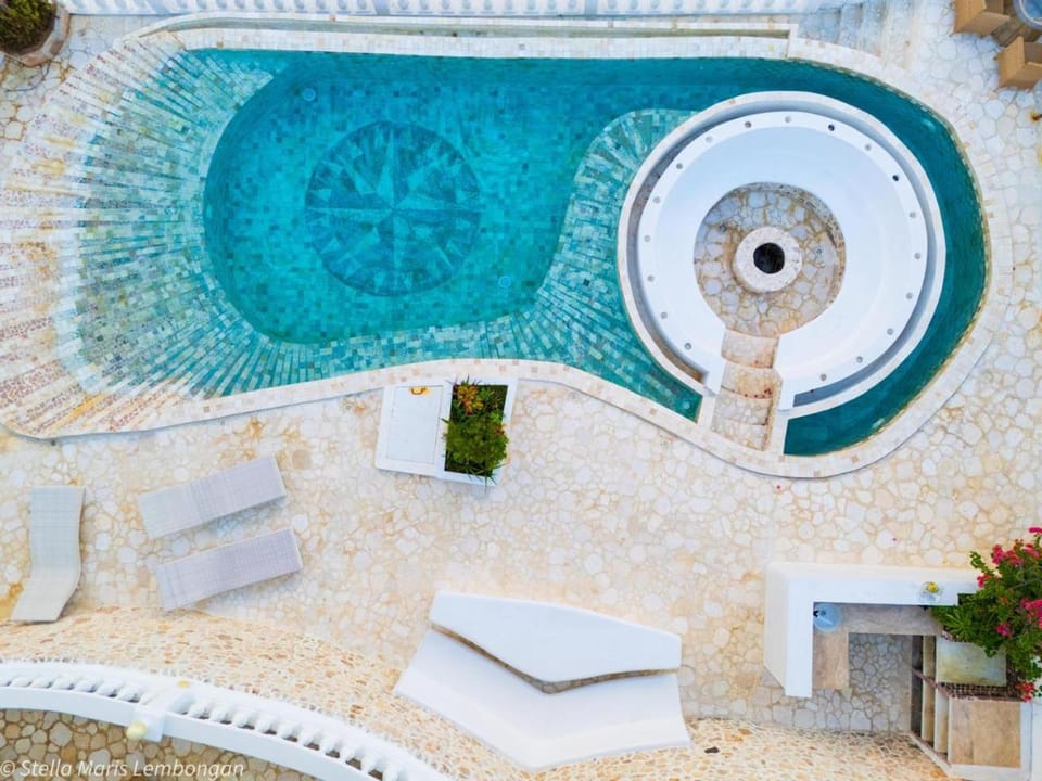 Seating area, Pool view, Sea view, Sea view, Swimming pool, sunbed