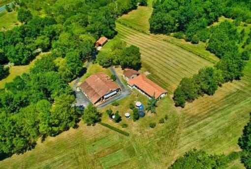 Le Domaine De Dolly Bed and Breakfast in Villeneuve-sur-Lot