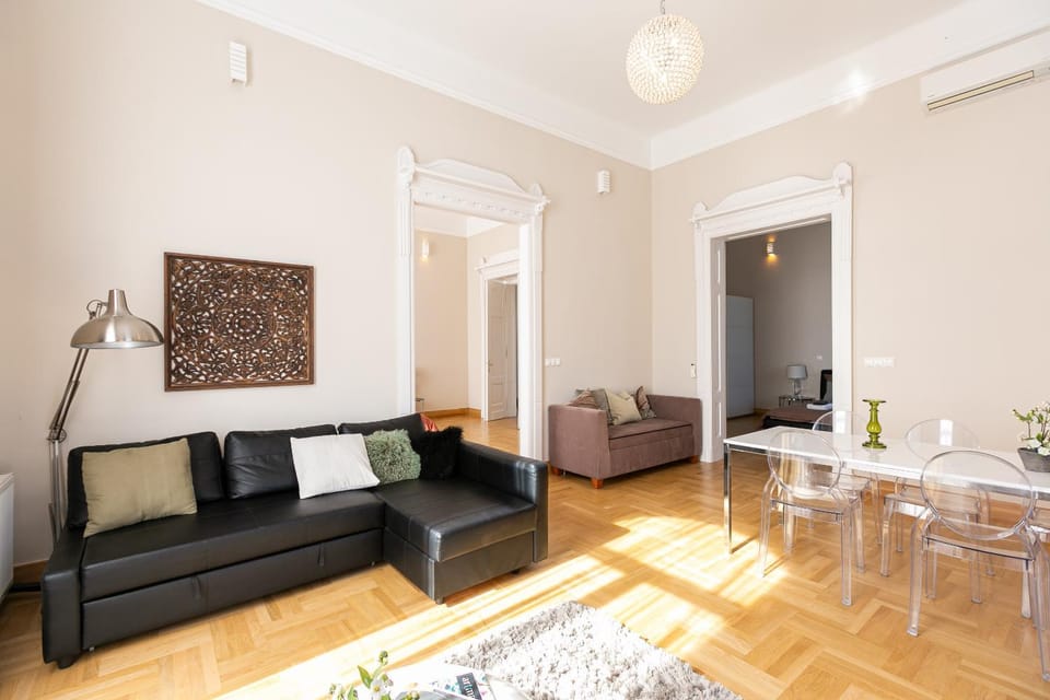Seating area, Dining area, Bedroom
