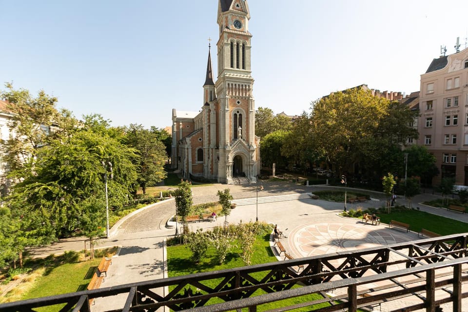 Nearby landmark, Neighbourhood, Balcony/Terrace, Street view