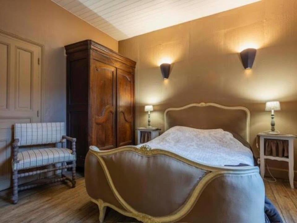 Bed, Photo of the whole room, Bedroom, wardrobe