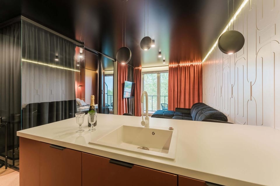 Communal lounge/ TV room, Balcony/Terrace, Living room, dishwasher, kitchen