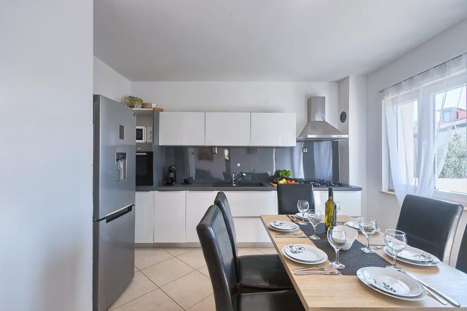 Kitchen or kitchenette, Seating area, minibar, stove