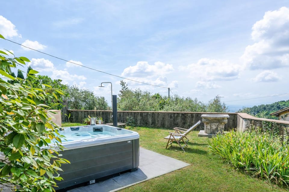 Day, Natural landscape, Garden, Hot Tub, Garden view, Mountain view, sunbed