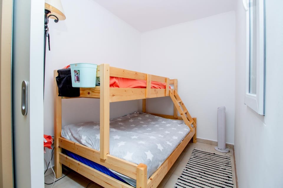 547 - Közvetlen vízparti, 2 hálószobás, kertkapcsolatos apartman Apartment in Balatonszárszó