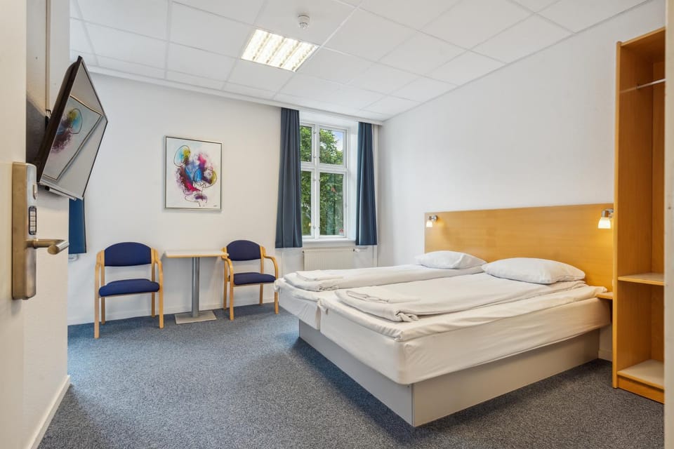 Communal lounge/ TV room, Bed, Bathroom, TV and multimedia, Breakfast, heating, internet, towels