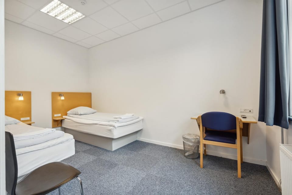 Communal lounge/ TV room, Bed, Bathroom, Breakfast, heating, internet, towels