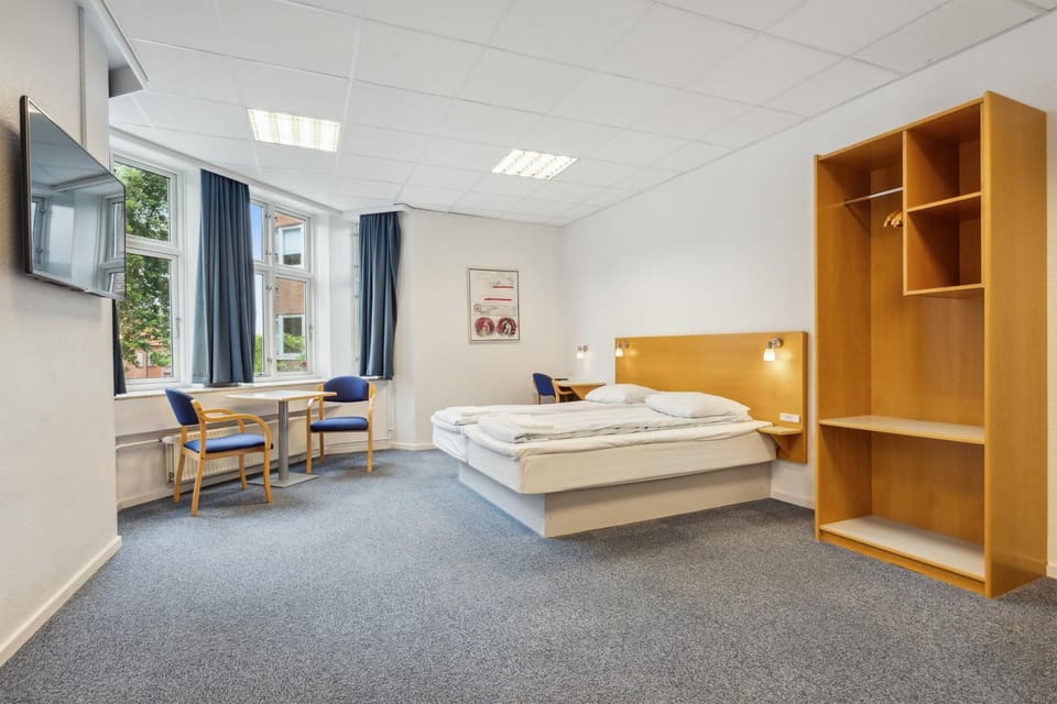 Communal lounge/ TV room, Bed, Bathroom, TV and multimedia, Breakfast, heating, internet, towels