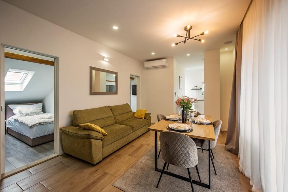 Living room, Seating area, Dining area, air conditioner