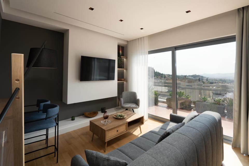TV and multimedia, View (from property/room), Balcony/Terrace, Living room, Seating area