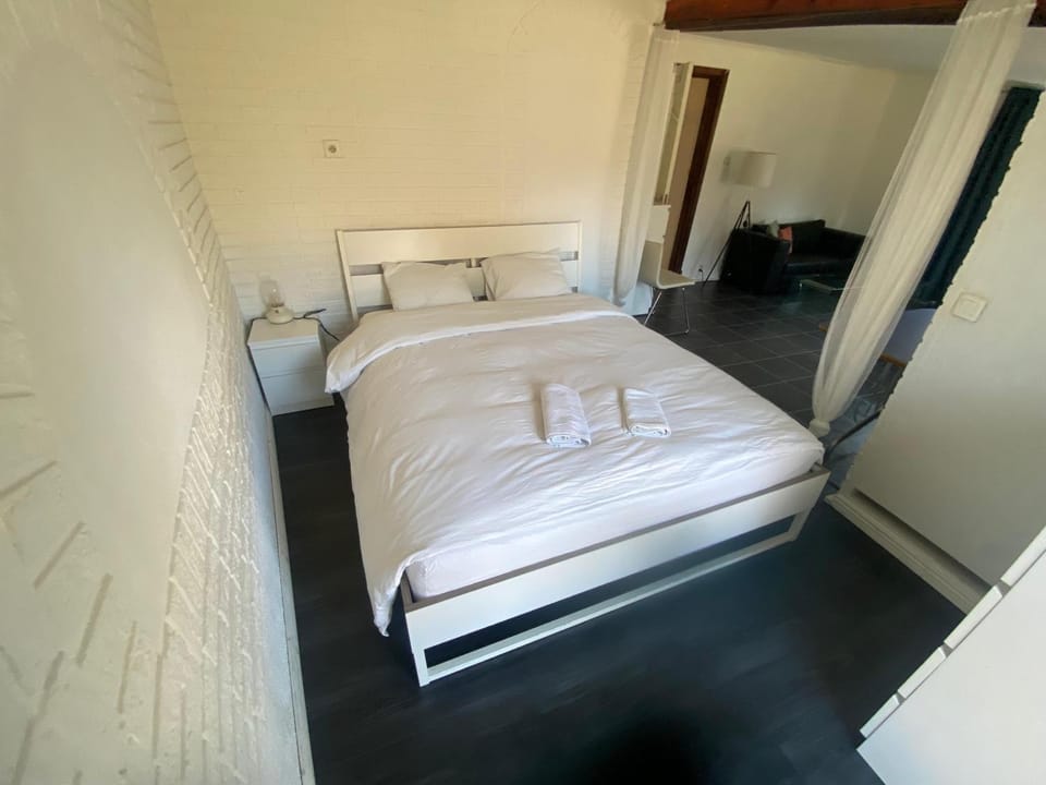 Cozy Private Studio Near University & Hospital House in Sweden