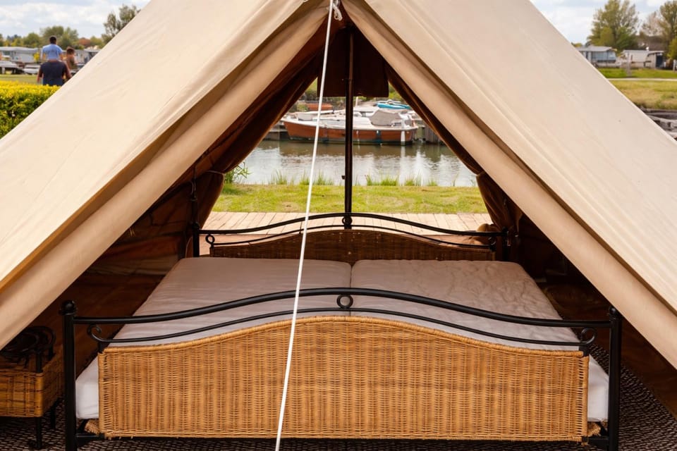 Bell Tent aan de haven Luxury tent in North Brabant (province)