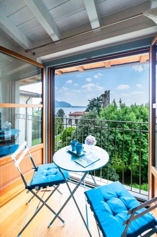 Dining area, Lake view