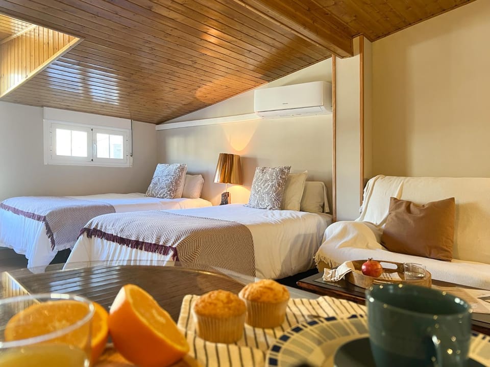 Bed, Living room, Photo of the whole room, Seating area, Bedroom