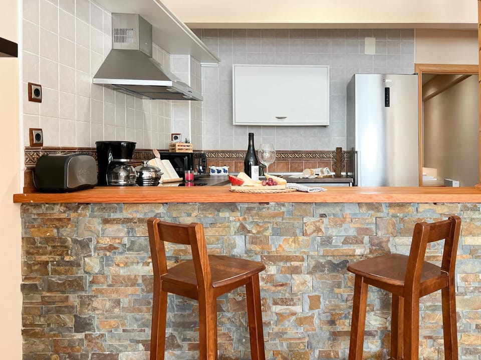 Coffee/tea facilities, Kitchen or kitchenette, Dining area, oven, pet friendly, stove, toaster