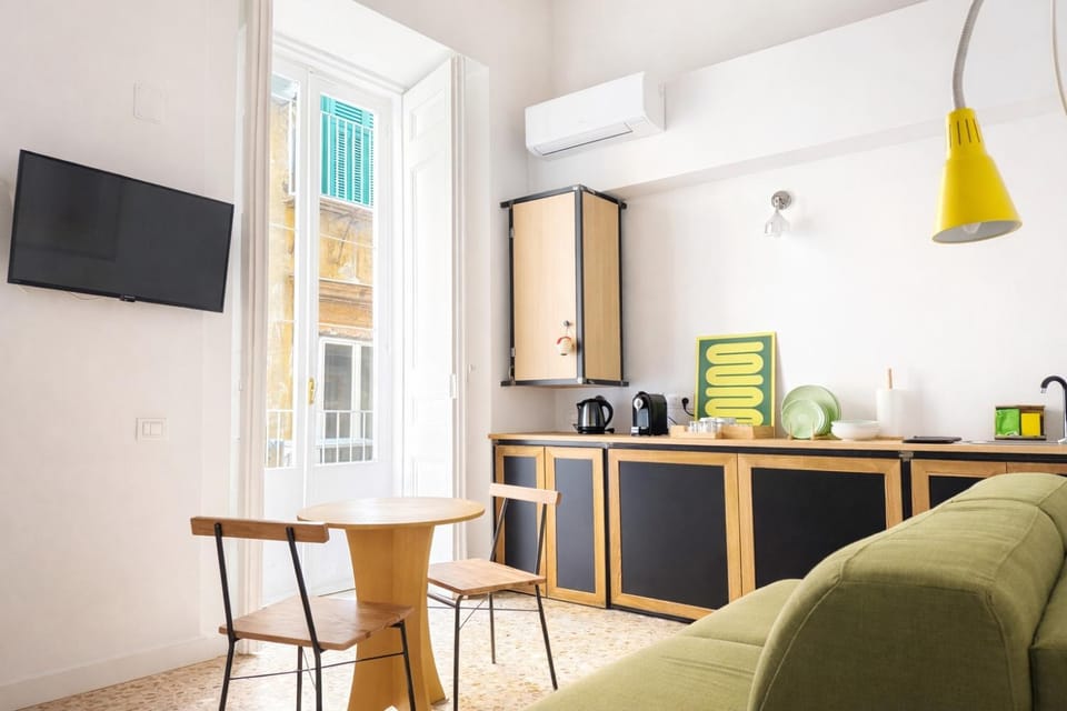 Coffee/tea facilities, Living room, Seating area