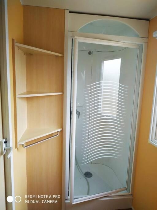 Mobil home au bord du lac Campground/ 
RV Resort in Occitanie