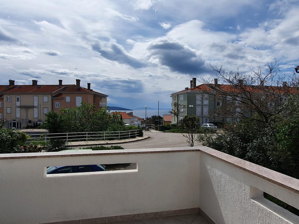 Sea view, Street view