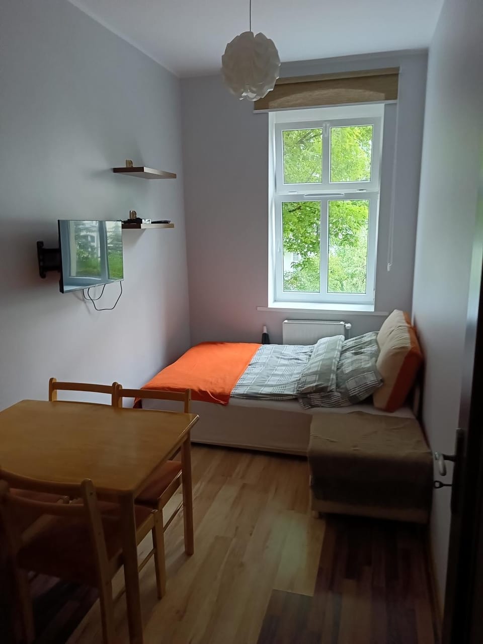 Bed, TV and multimedia, Living room, Photo of the whole room, Seating area, Dining area, Bedroom