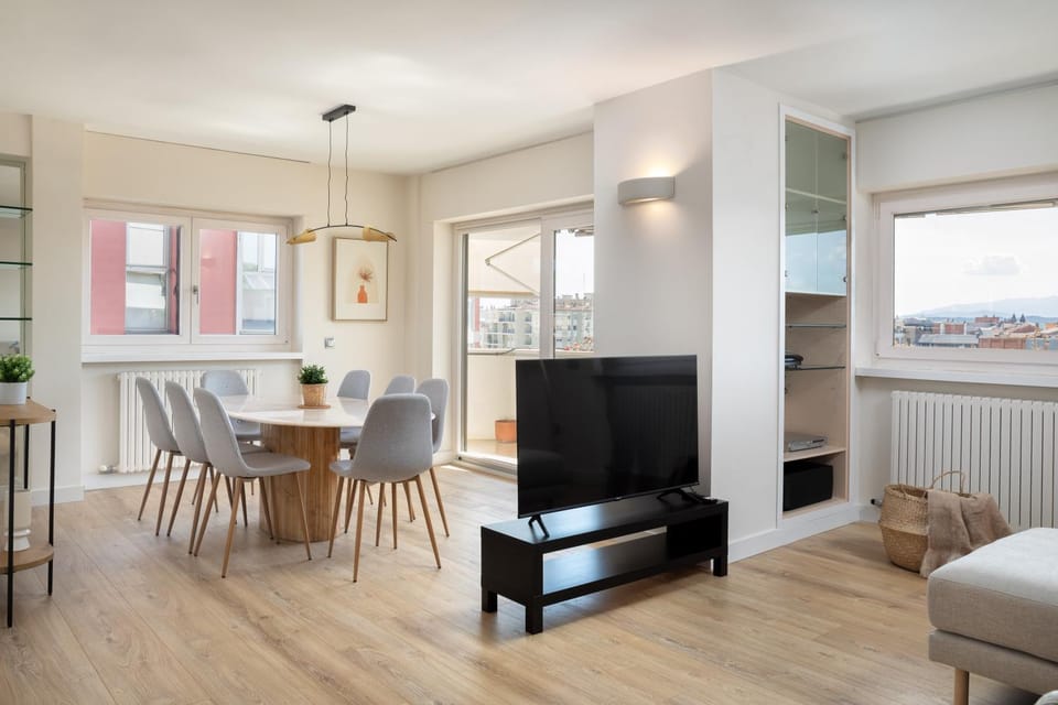 Living room, Seating area, Dining area, internet
