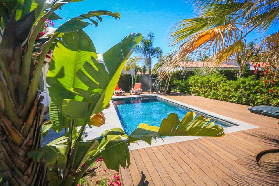 LITORAL COSTA DORADA - VILLA MONET Only families Villa in Cambrils