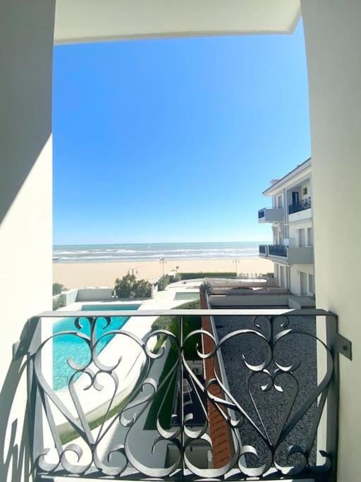 I Bagni 36 - Piazza Marconi Fronte Mare con Piscina - Immobil Relax Apartment in Lido di Jesolo