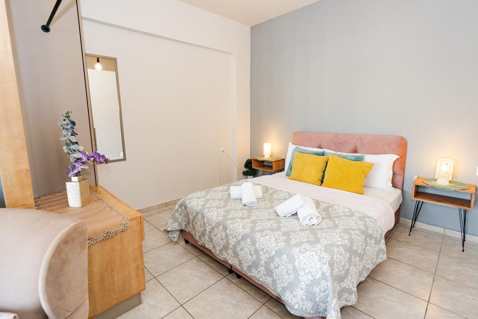 Bed, Photo of the whole room, Bedroom, towels