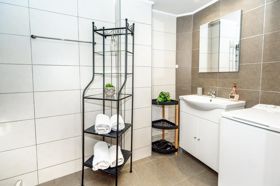 Shower, Bathroom, towels