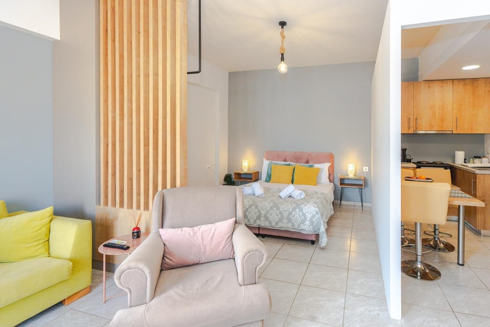 Bed, Kitchen or kitchenette, Living room, Photo of the whole room, Bedroom