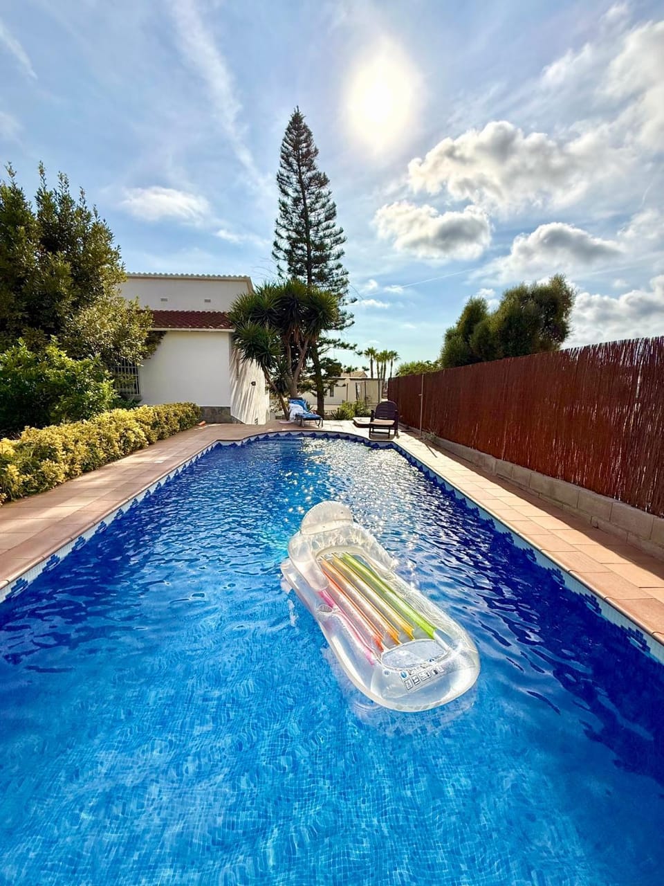 Day, Swimming pool