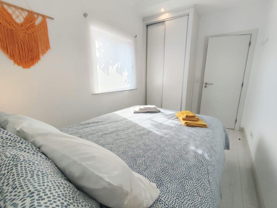 Bed, Bedroom, towels, wardrobe