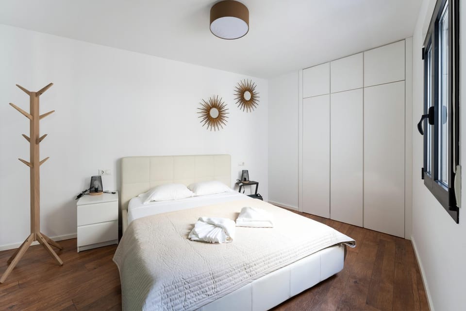 Bed, Photo of the whole room, Bedroom, towels, wardrobe