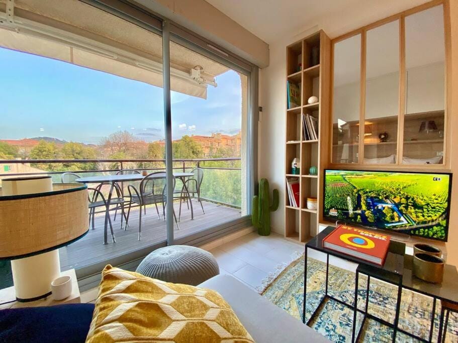 Appt Standing StTropez terrasse Piscine Parking Apartment in Saint-Tropez