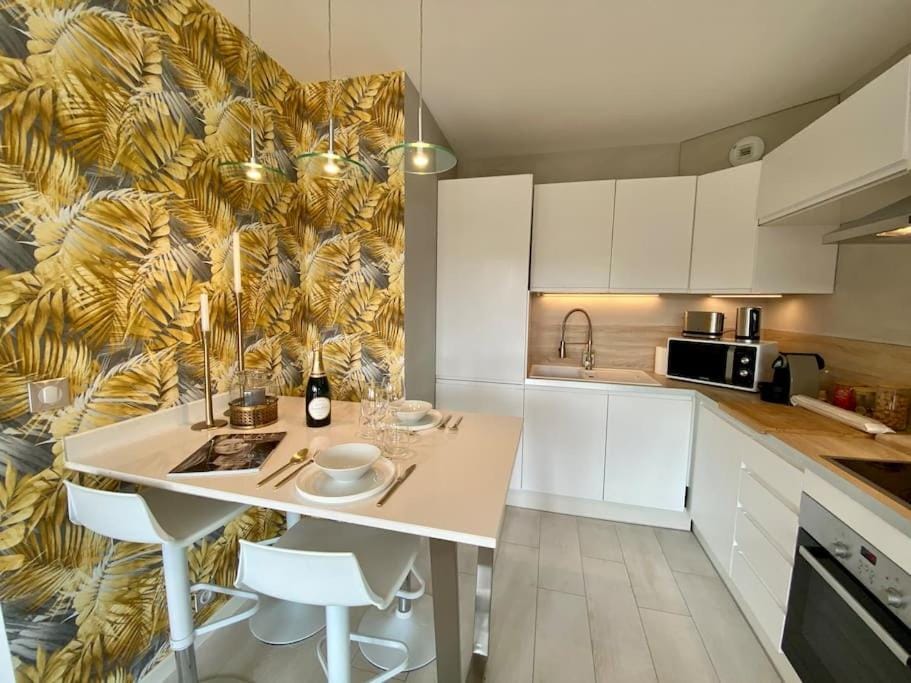 Appt Standing StTropez terrasse Piscine Parking Apartment in Saint-Tropez
