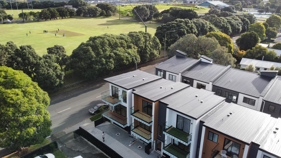 Property building, Neighbourhood, Natural landscape, Bird's eye view, Street view