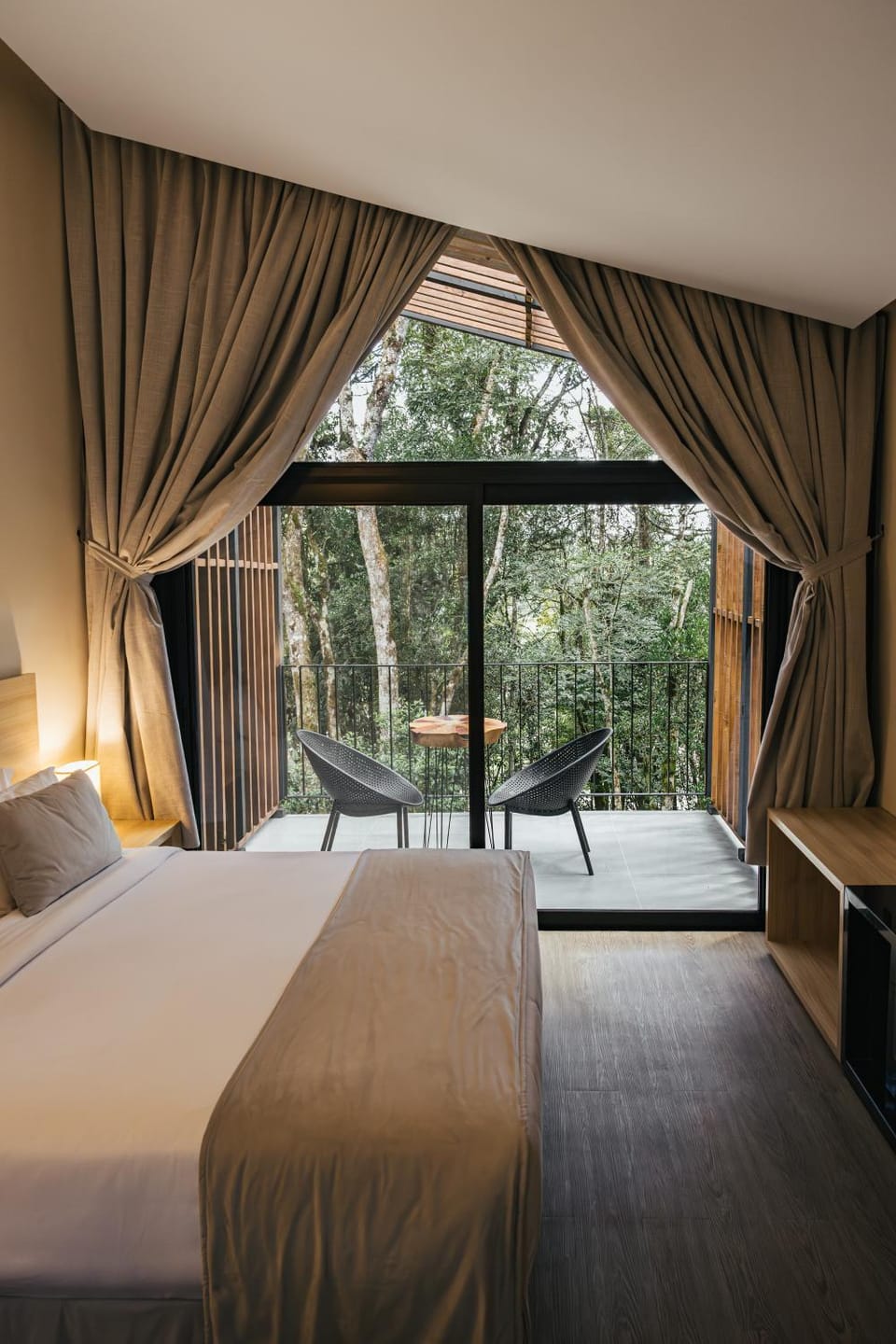 Bed, View (from property/room), Balcony/Terrace, Photo of the whole room, Bedroom