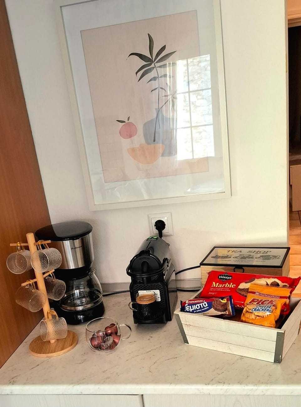 Coffee/tea facilities, kitchen