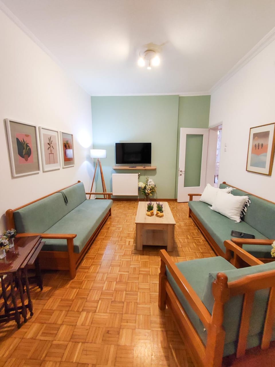 TV and multimedia, Living room, Seating area