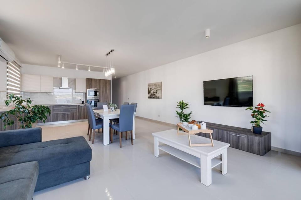 Luxe 3BR MelliehaBay Stunning Terrace by Homely Apartment in Malta