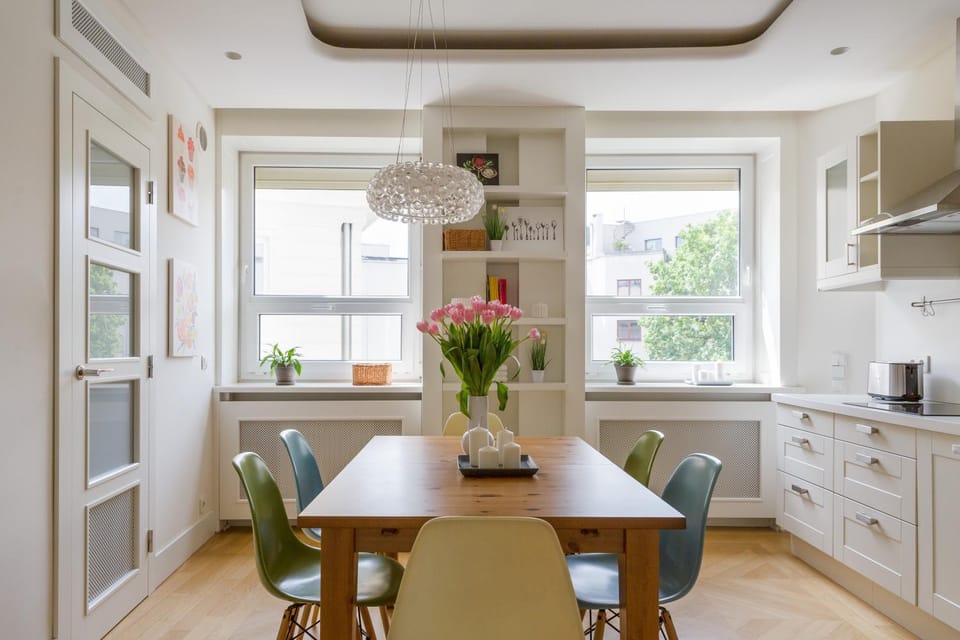 Kitchen or kitchenette, Dining area