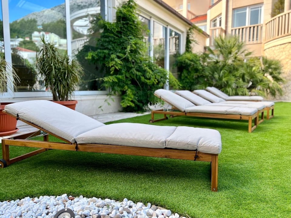 Natural landscape, Garden, Garden view, sunbed