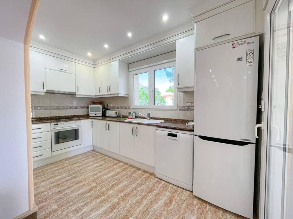 Kitchen or kitchenette, dishwasher, minibar, pet friendly, stove