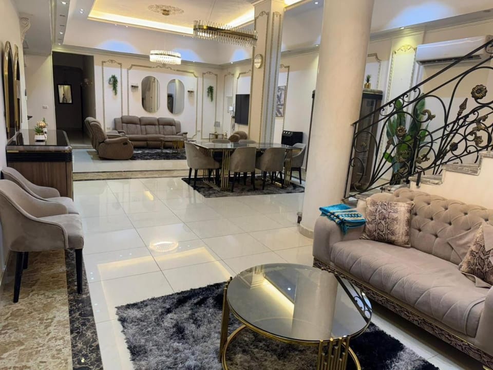 Living room, Seating area