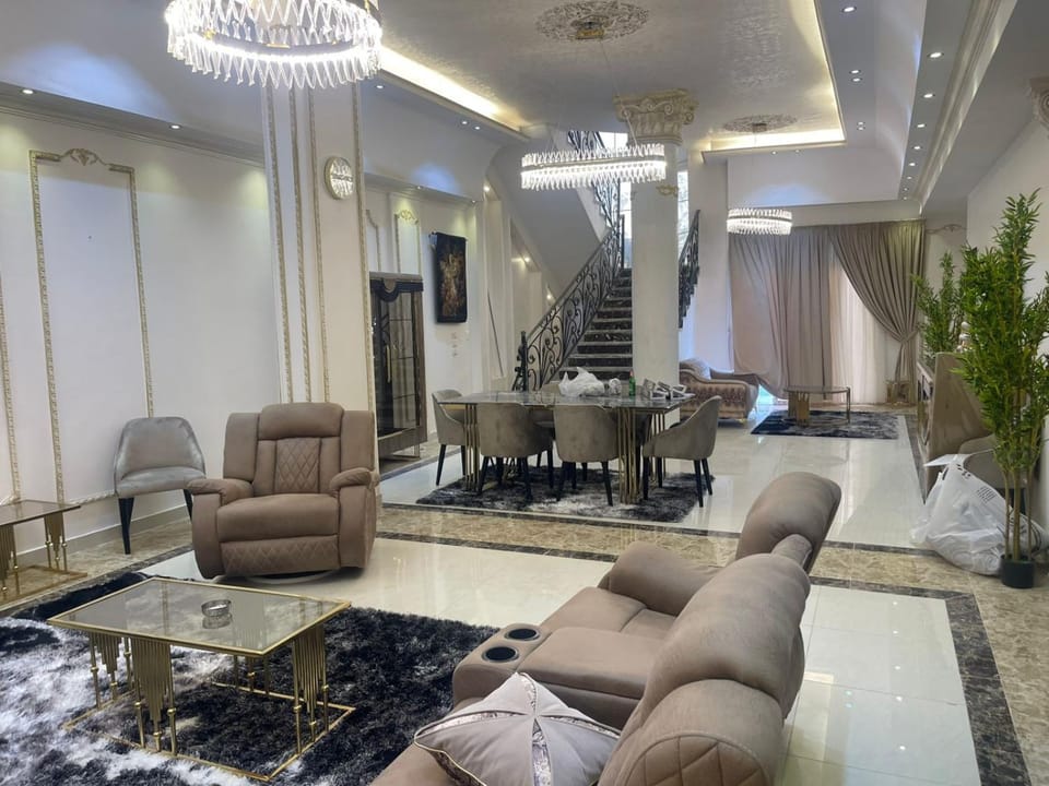 Living room, Seating area