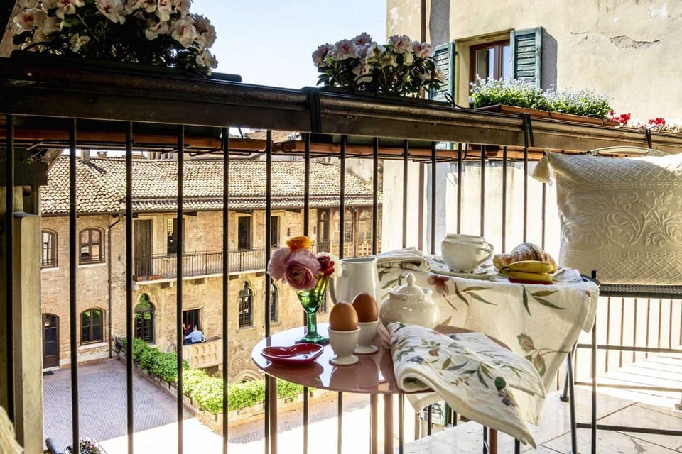 View (from property/room), Balcony/Terrace, Food
